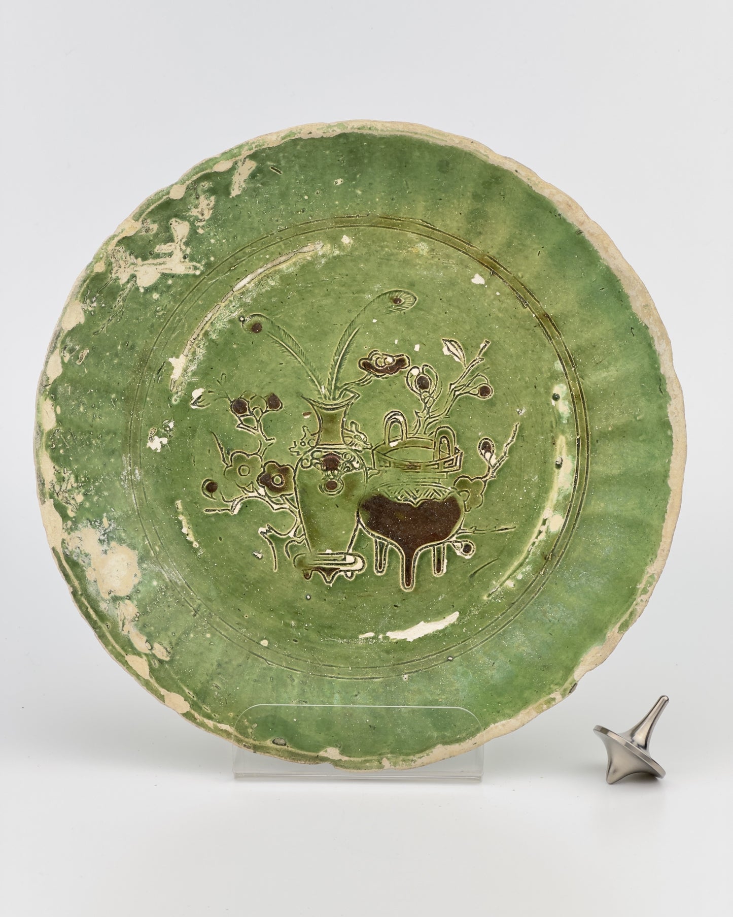 GREEN-GLAZED EARTHENWARE DISH CIRCA 1725, QING DYNASTY, YONGZHENG REIGN