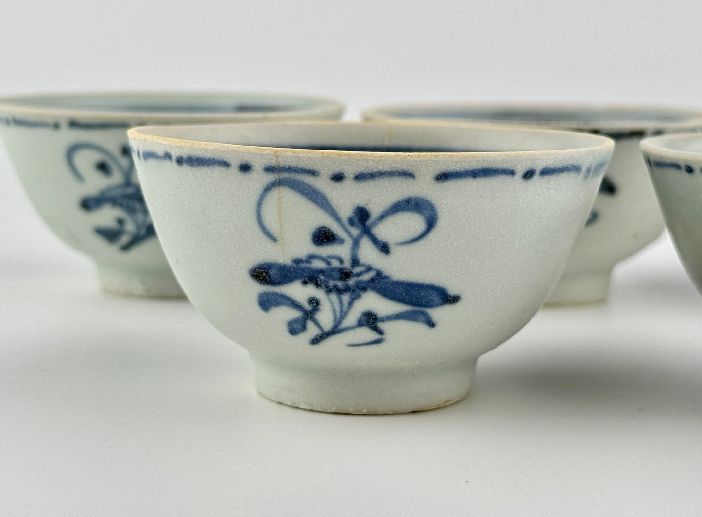 Five Tek Sing Cargo 'Aster Sprays' Tea Bowls, Qing Dynasty