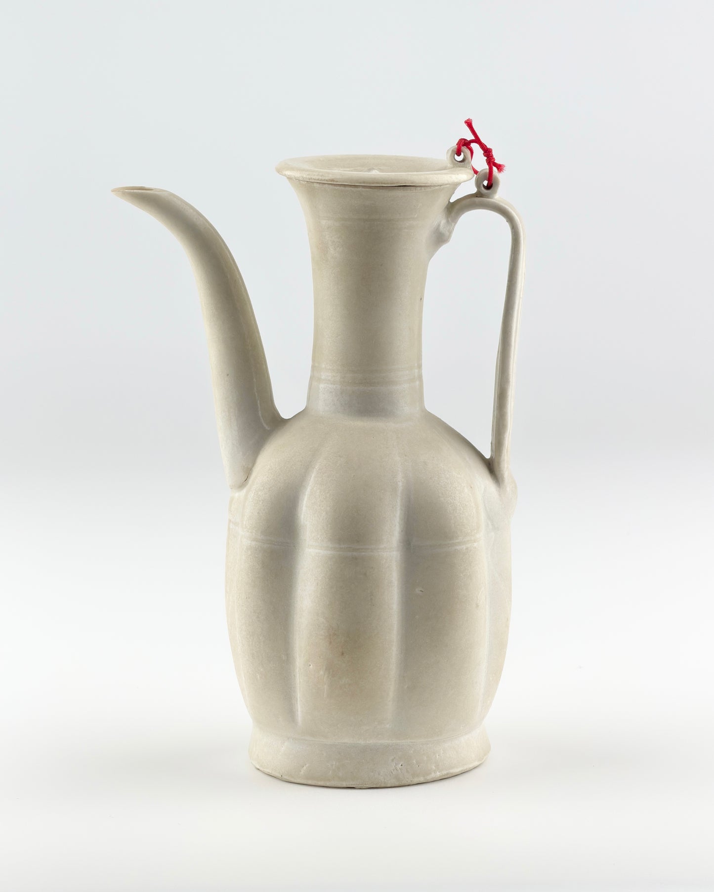Rare Cream Glazed Ding Yao Ewer And Cover, Song Dynasty (960–1279)