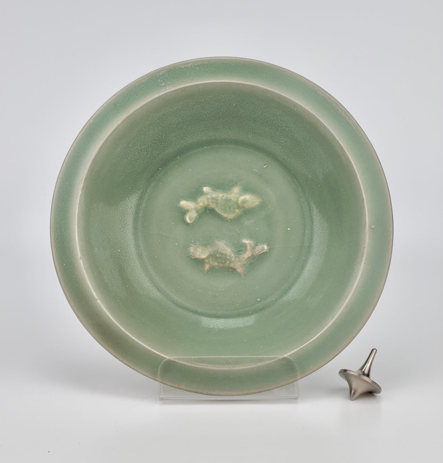 SMALL LONGQUAN CELADON 'TWIN FISH' DISH, SOUTHERN SONG DYNASTY