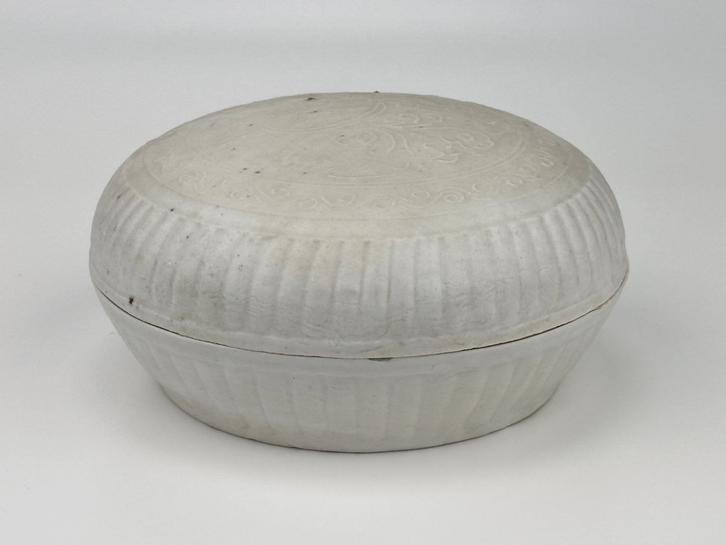 Large White-glazed Circular Box and Cover, Qing Dynasty, Kangxi Era, Circa 1690