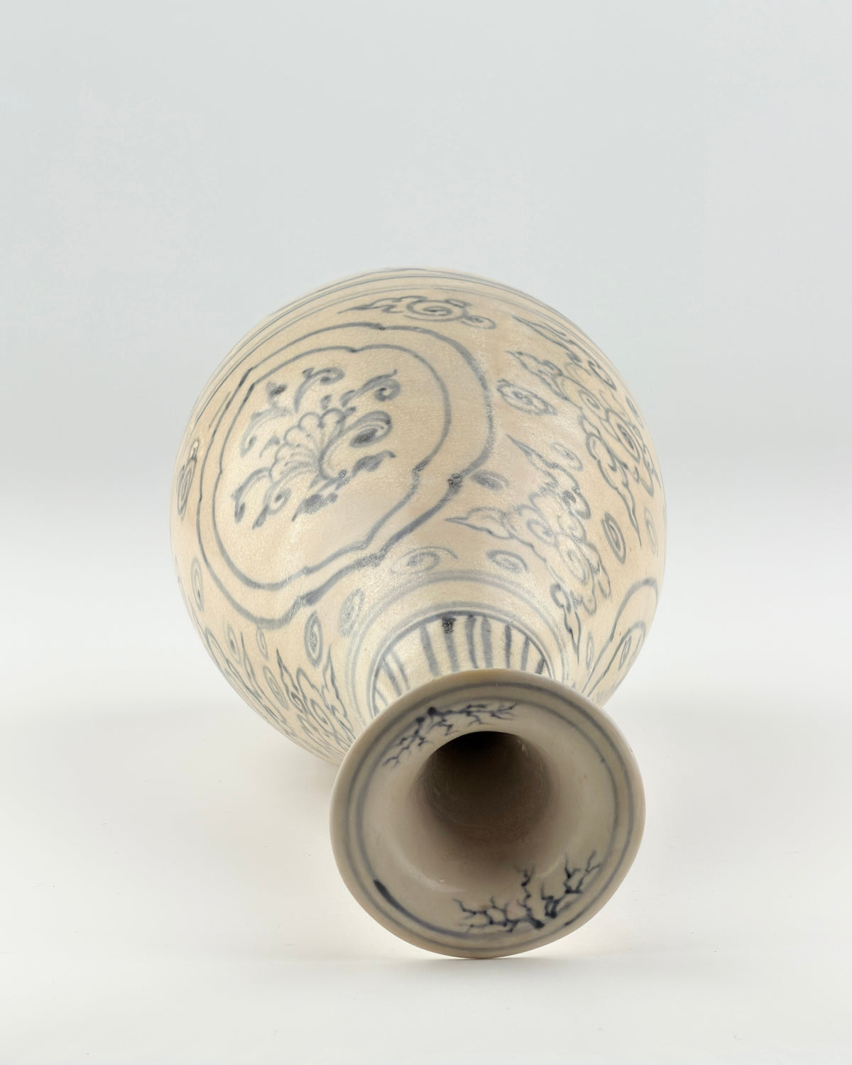 Vietnamese Le Dynasty Annamese stoneware Yuhuchun vase with cobalt blue underglaze bird and floral motifs.