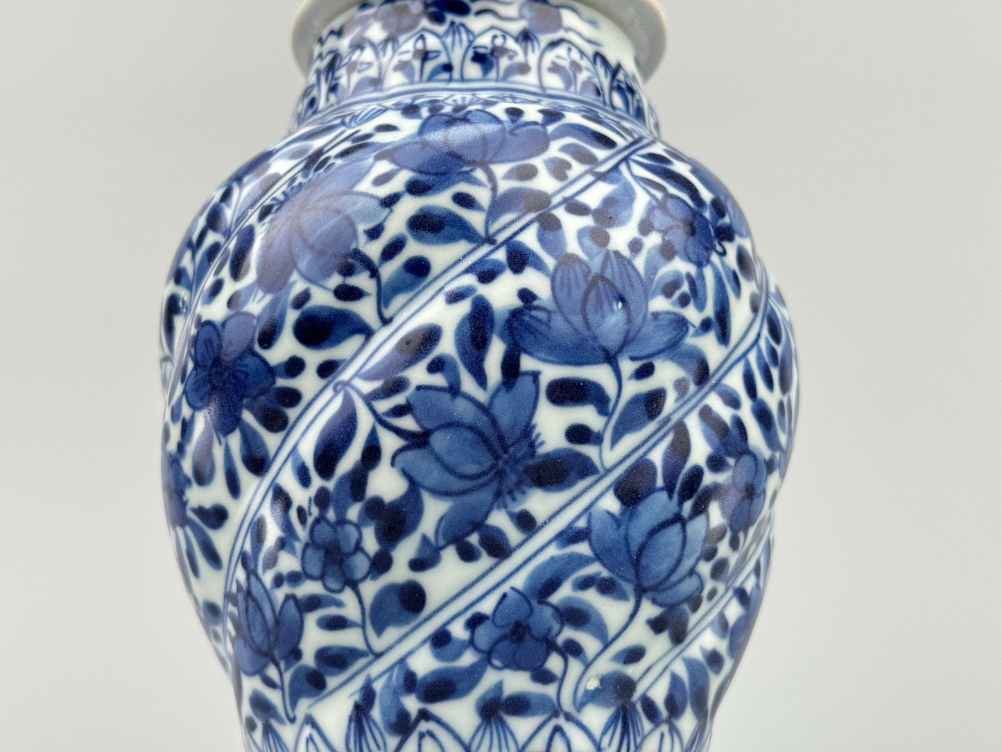 BLUE AND WHITE SPIRAL VASE, QING DYNASTY, KANGXI ERA, CIRCA 1690