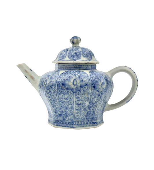 BLUE AND WHITE TEAPOT CIRCA 1725, QING DYNASTY, YONGZHENG REIGN