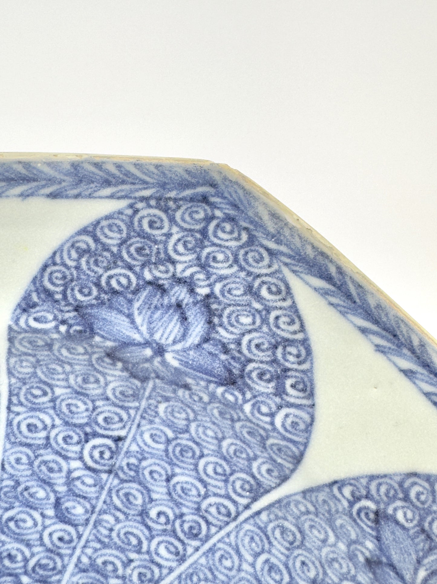 A BLUE AND WHITE LOTUS PATTERN DISH CIRCA 1725, QING DYNASTY, YONGZHENG REIGN (Ca Mau Ship)