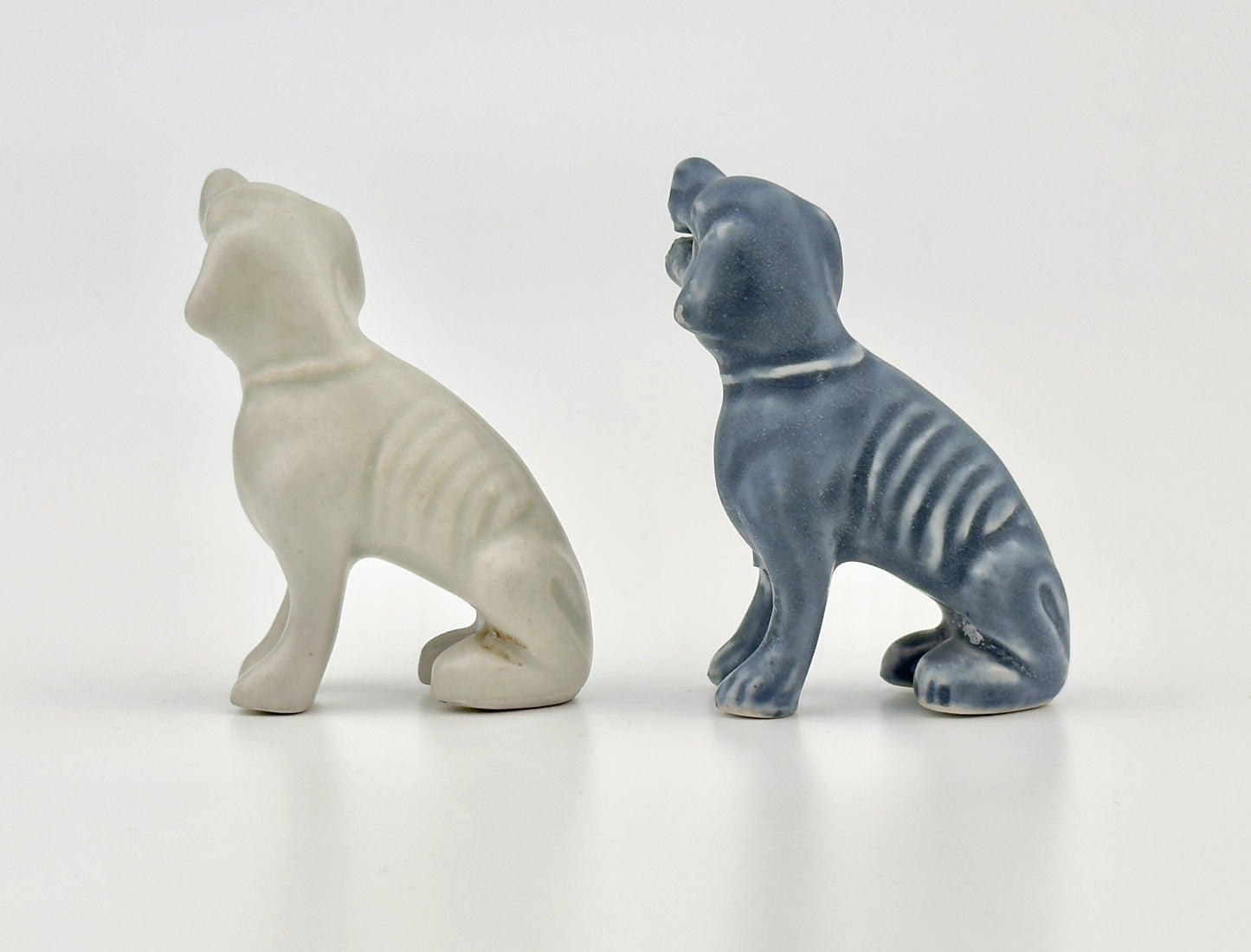 TWO FIGURINE OF SEATED HOUNDS, CIRCA 1725, QING DYNASTY, YONGZHENG REIGN