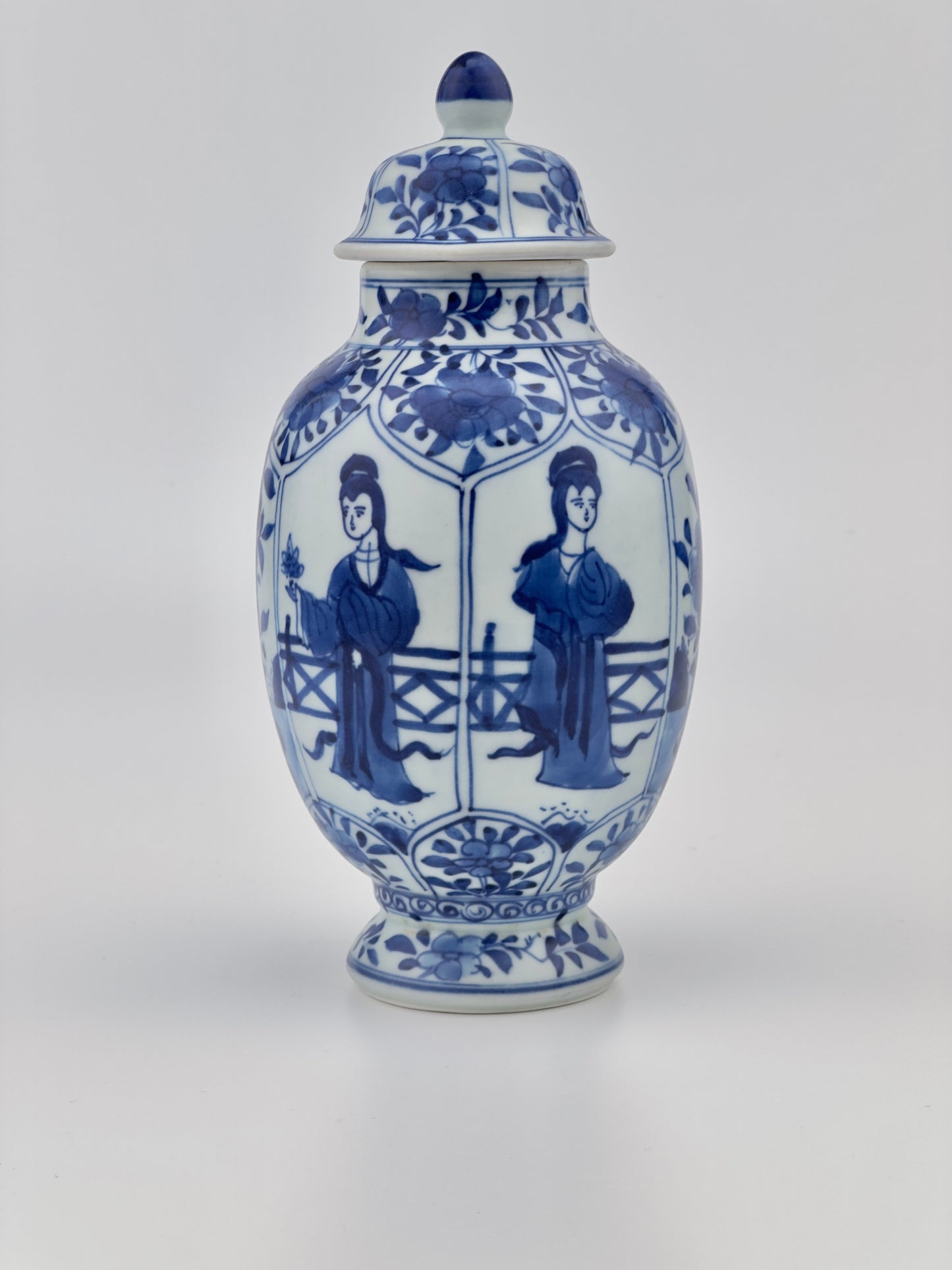 BLUE AND WHITE VASE, QING DYNASTY, KANGXI ERA, CIRCA 1690