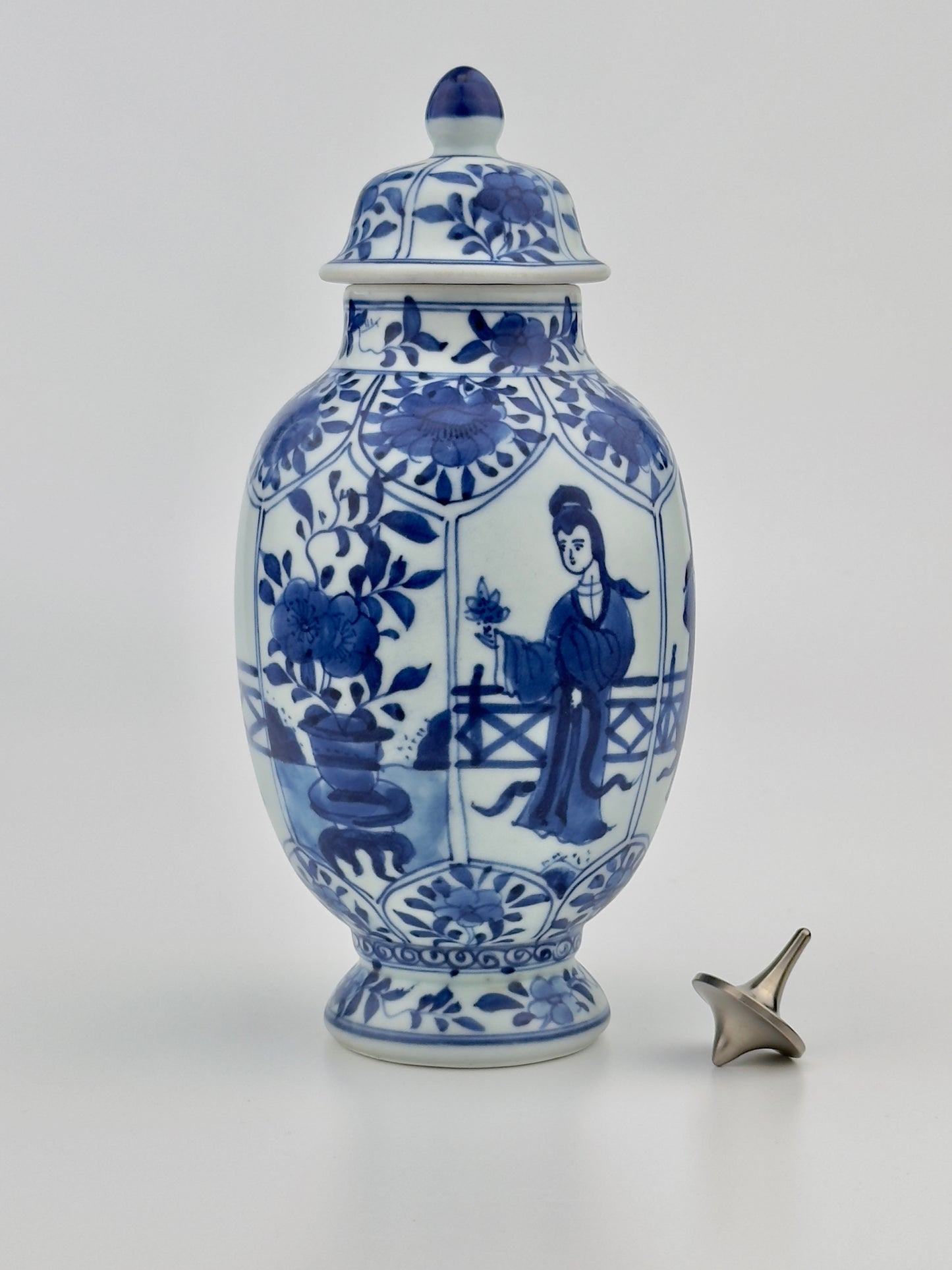 BLUE AND WHITE VASE, QING DYNASTY, KANGXI ERA, CIRCA 1690