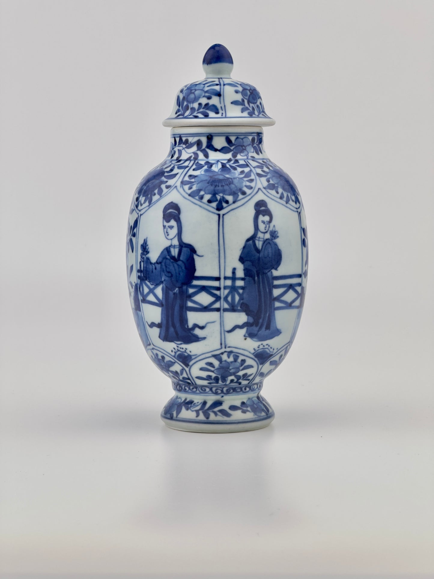 BLUE AND WHITE VASE, QING DYNASTY, KANGXI ERA, CIRCA 1690