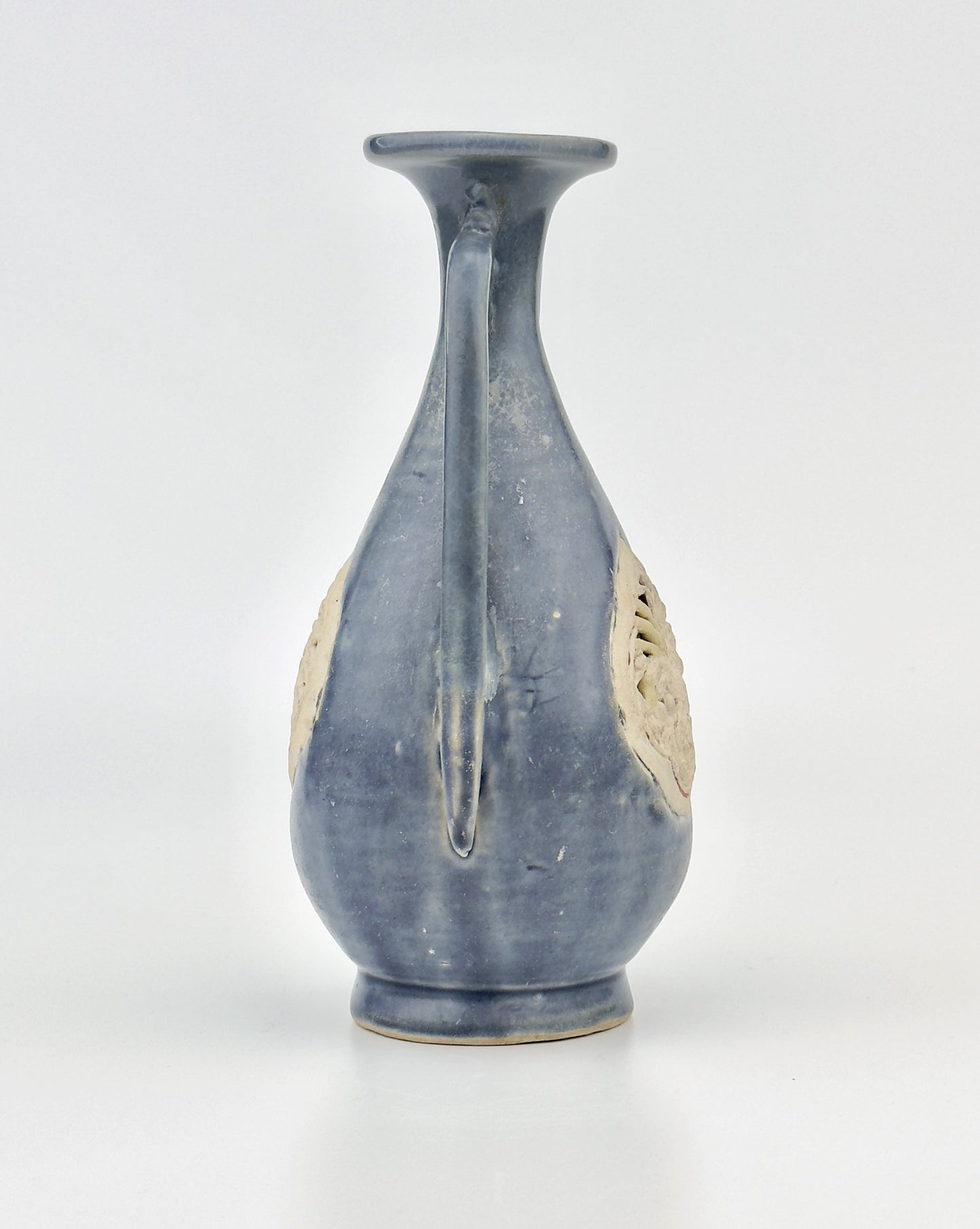 BLUE AND WHITE ANNAMESE EWER CIRCA 15TH CENTURY, LE DYNASTY