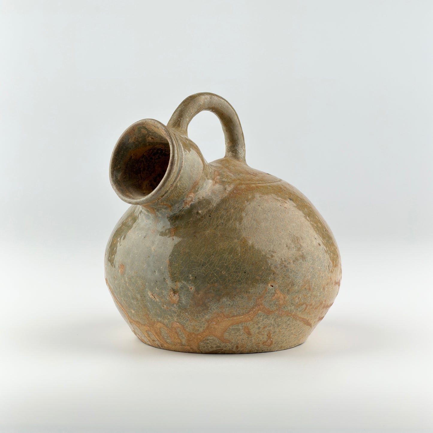 Rare Yue Celadon-Glazed Vessel, Jin dynasty (265-420)