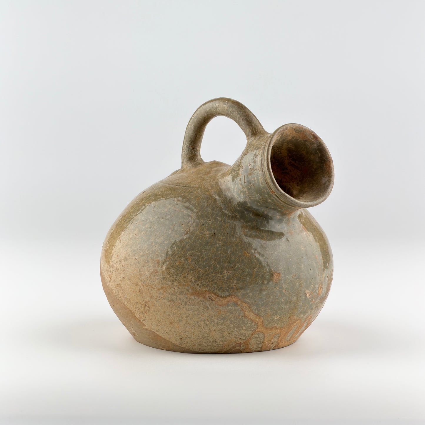 Rare Yue Celadon-Glazed Vessel, Jin dynasty (265-420)