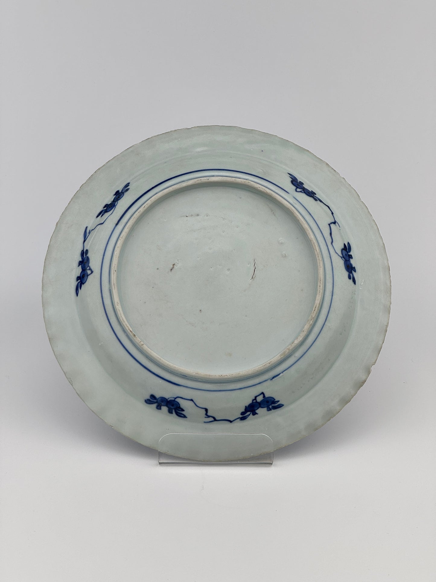 DESHIMA ISLAND PATTERN BLUE AND WHITE DISH CIRCA 1725, QING DYNASTY, YONGZHENG