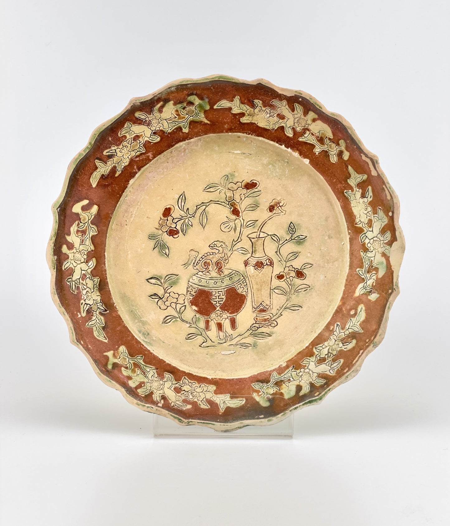 THREE-GLAZED EARTHENWARE DISH CIRCA 1725, QING DYNASTY, YONGZHENG REIGN