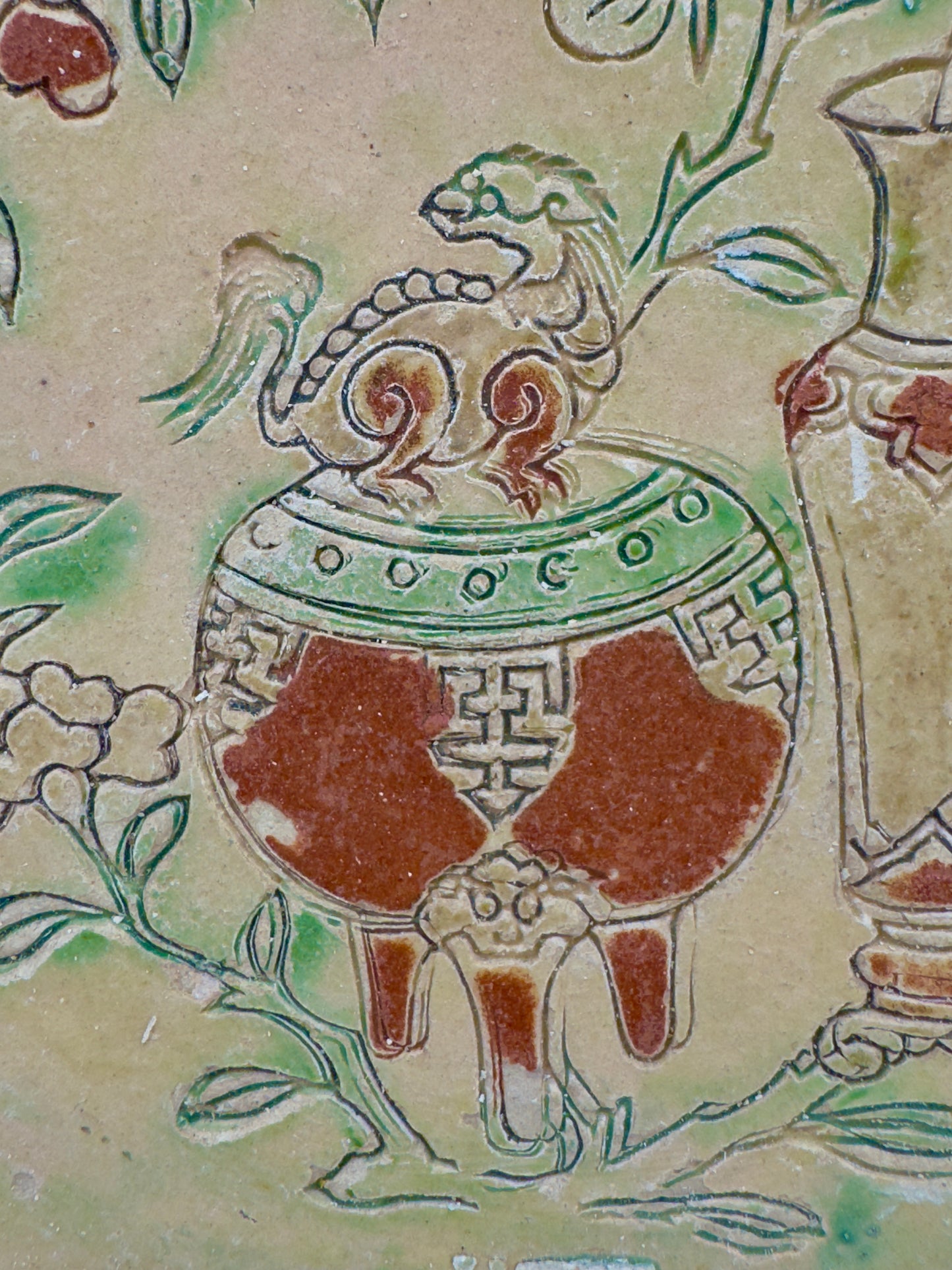 THREE-GLAZED EARTHENWARE DISH CIRCA 1725, QING DYNASTY, YONGZHENG REIGN