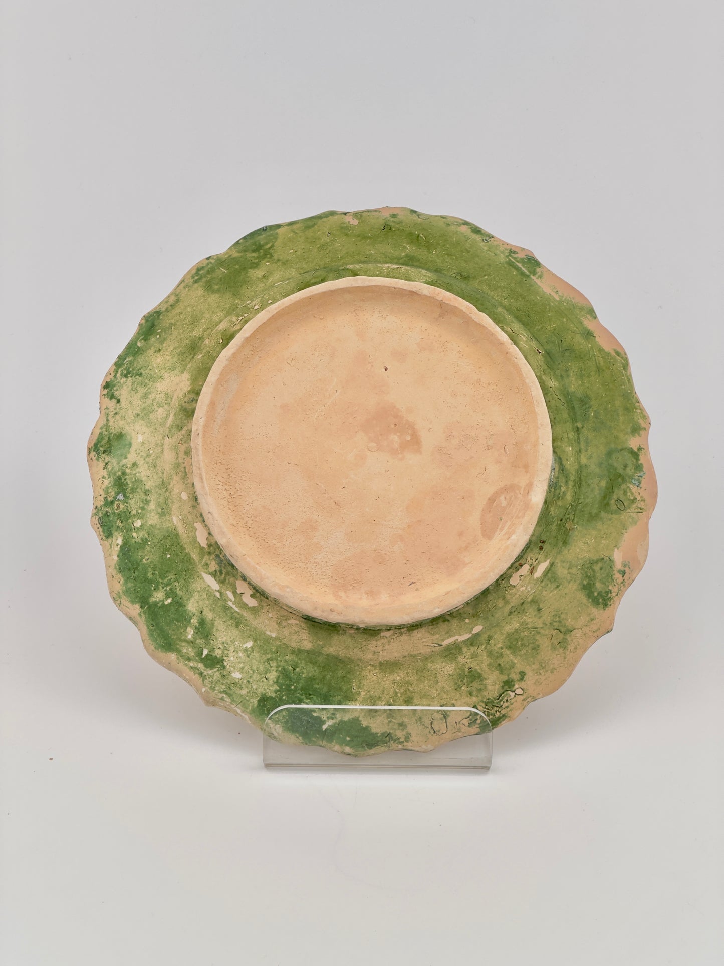 THREE-GLAZED EARTHENWARE DISH CIRCA 1725, QING DYNASTY, YONGZHENG REIGN