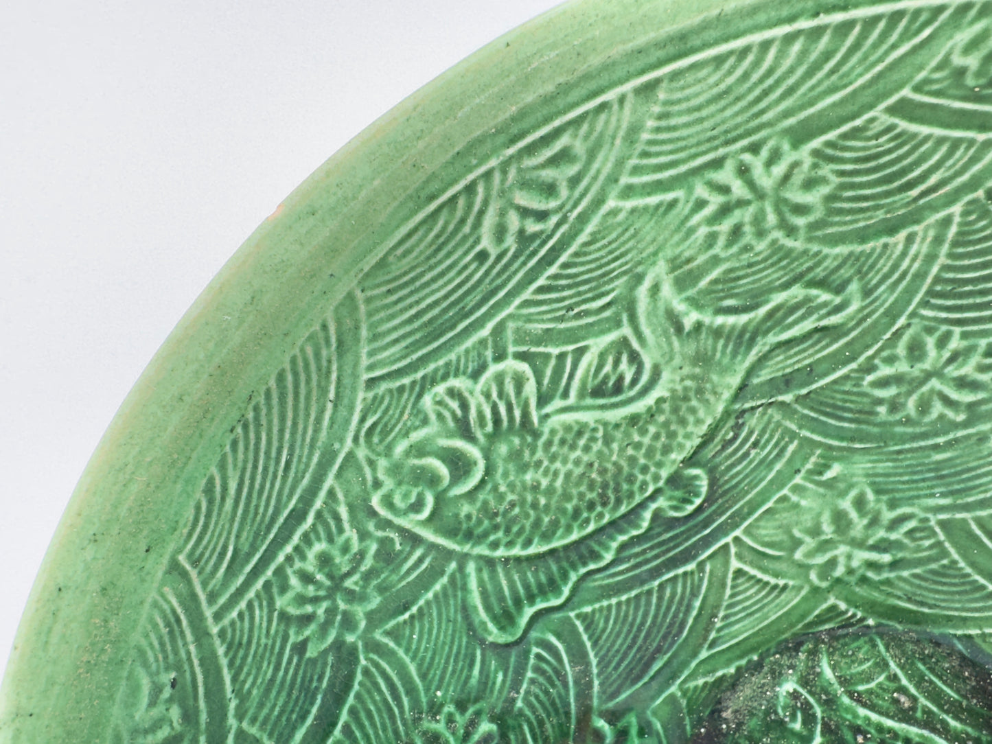 Rare Green-Glazed 'Fishes and Wave' Bowl, Liao-Song Dynasty