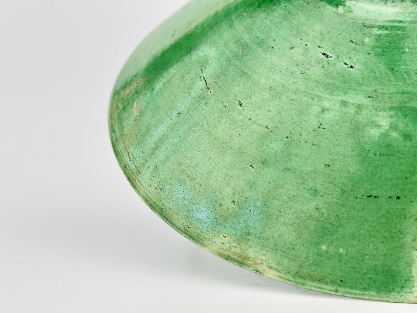 Rare Green-Glazed 'Fishes and Wave' Bowl, Liao-Song Dynasty