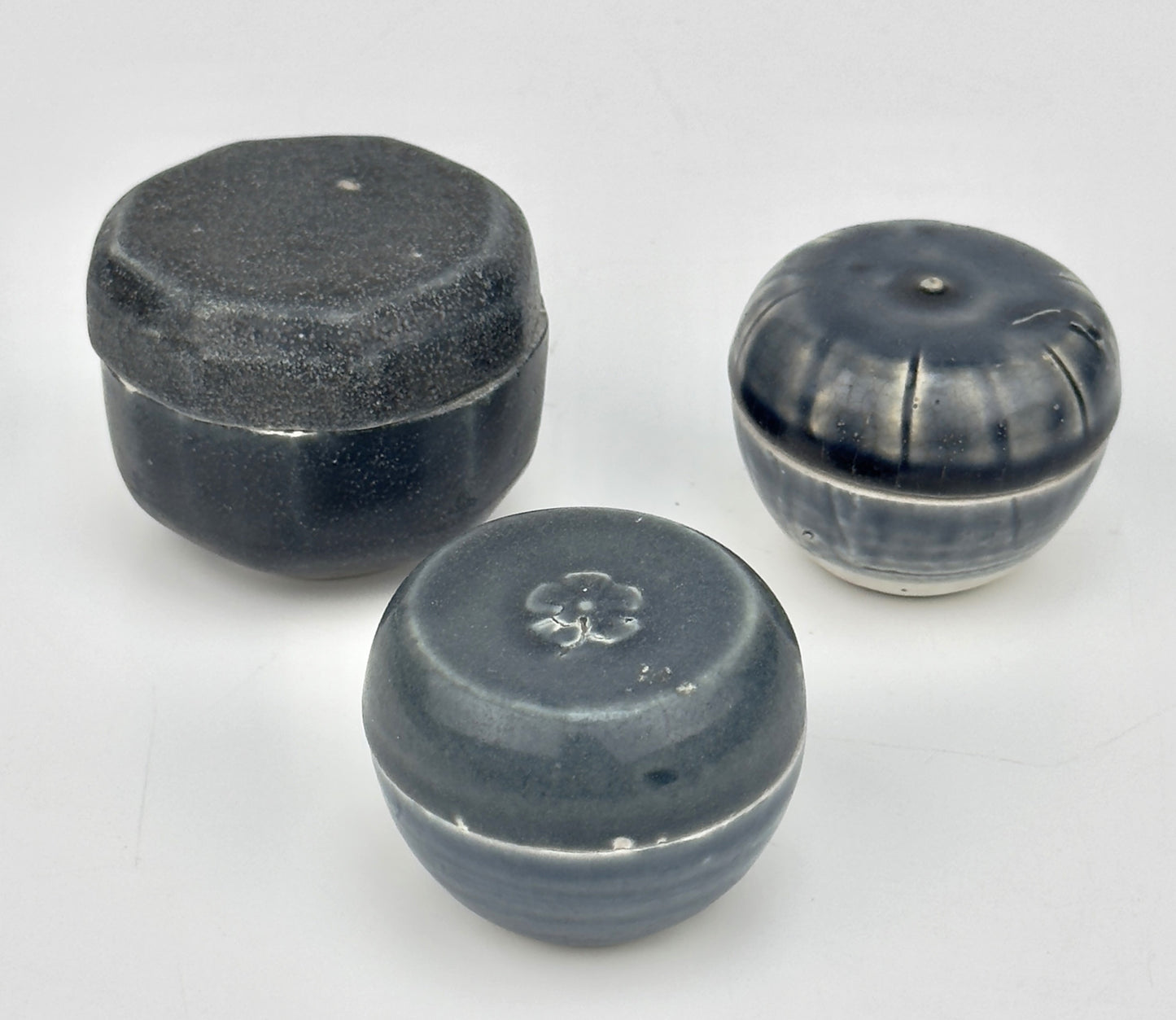 Three Annamese Small Blue Lidded Boxes, 15th century, Le Dynasty