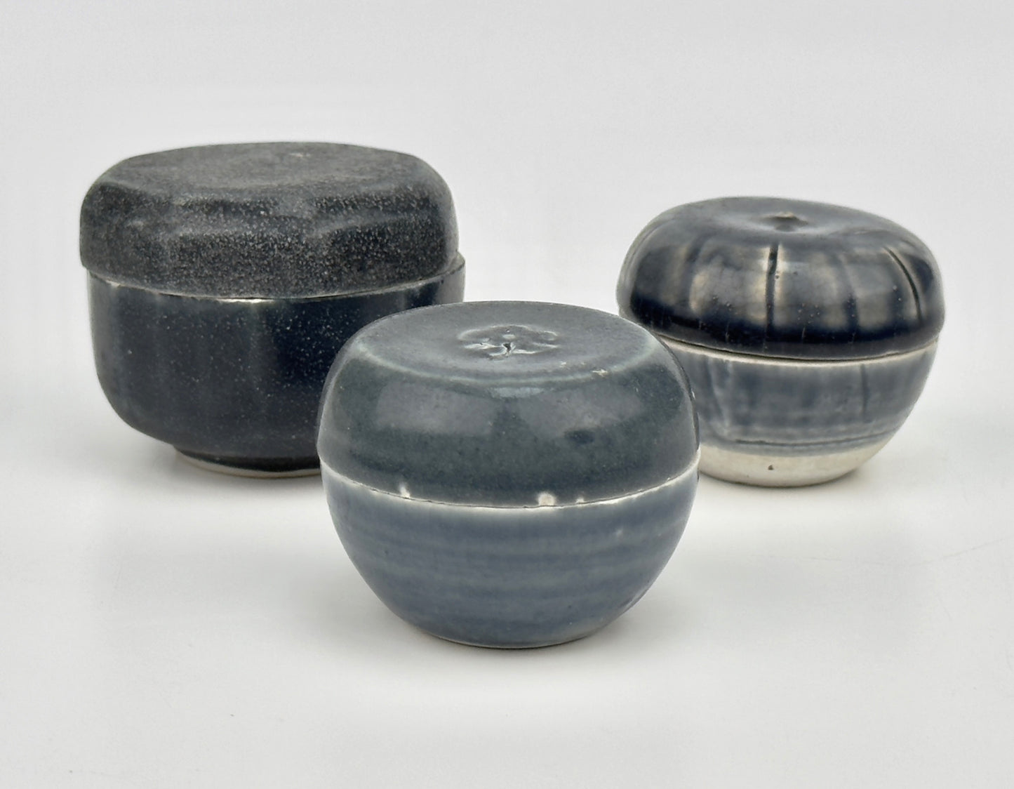 Three Annamese Small Blue Lidded Boxes, 15th century, Le Dynasty