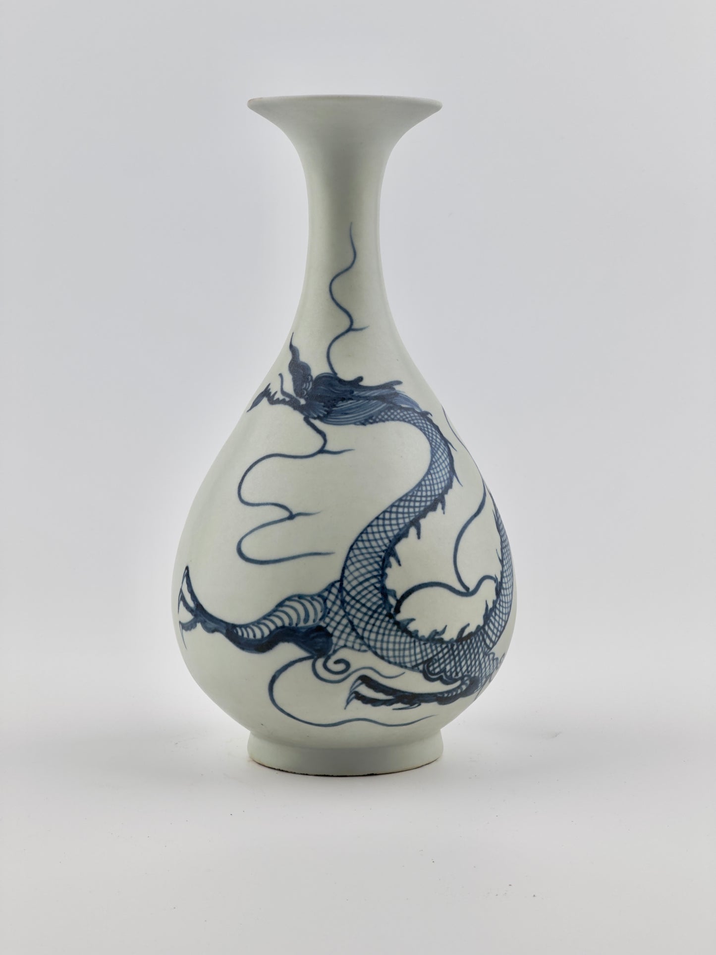 Rare Blue And White Yuan-style ‘Dragon’ Bottle Vase, Yuhuchunping, Qing dynasty