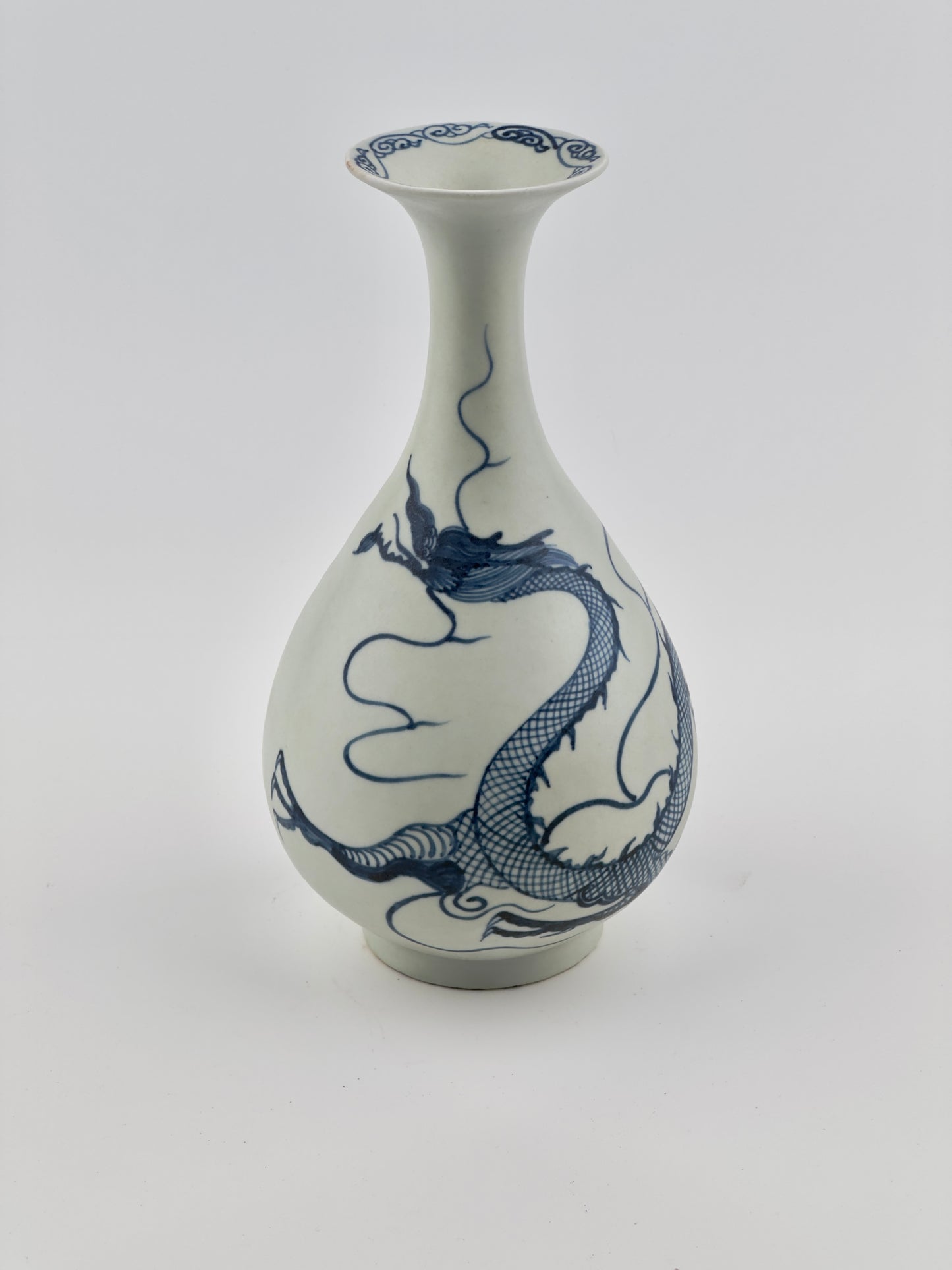 Rare Blue And White Yuan-style ‘Dragon’ Bottle Vase, Yuhuchunping, Qing dynasty