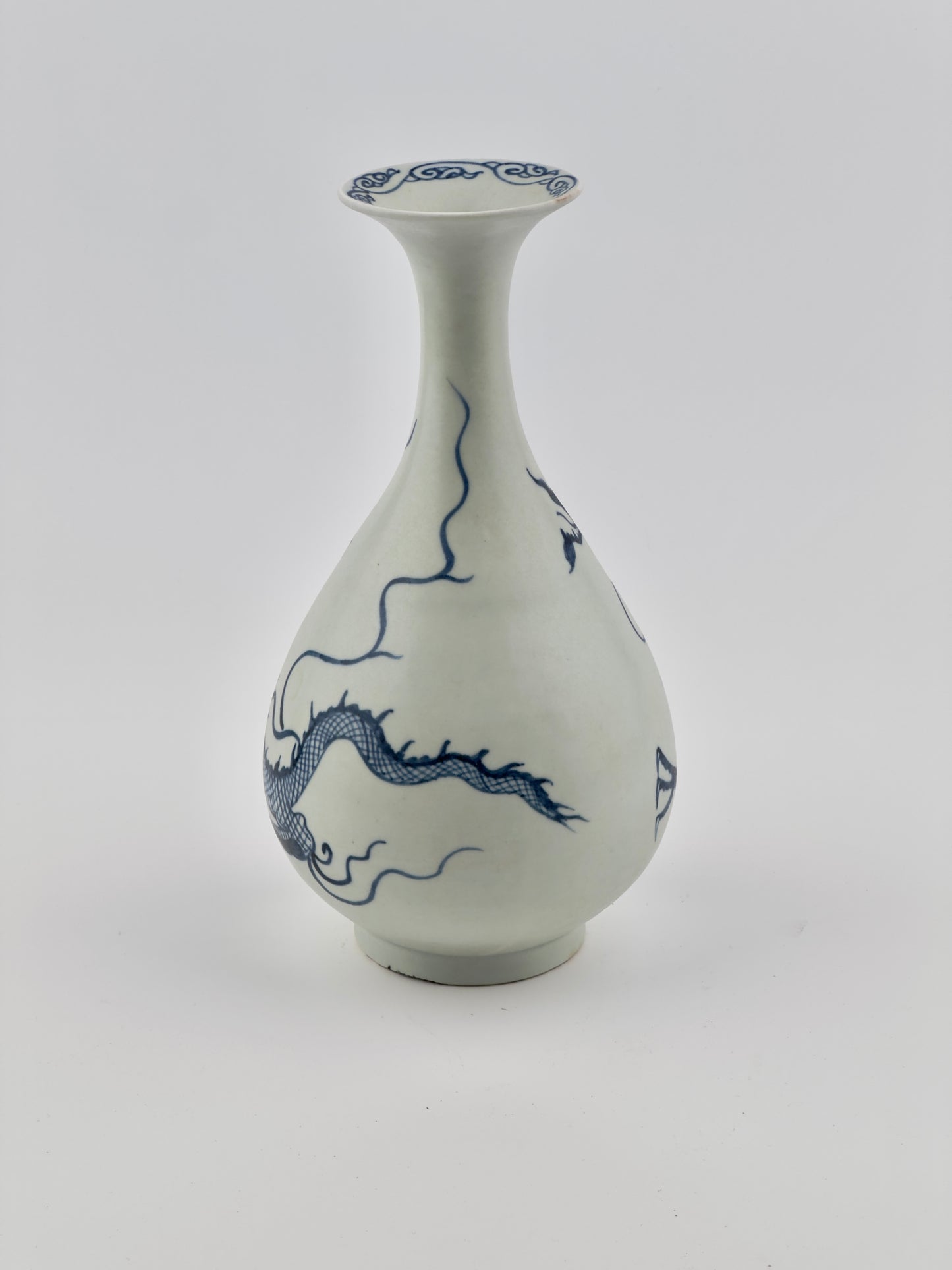 Rare Blue And White Yuan-style ‘Dragon’ Bottle Vase, Yuhuchunping, Qing dynasty