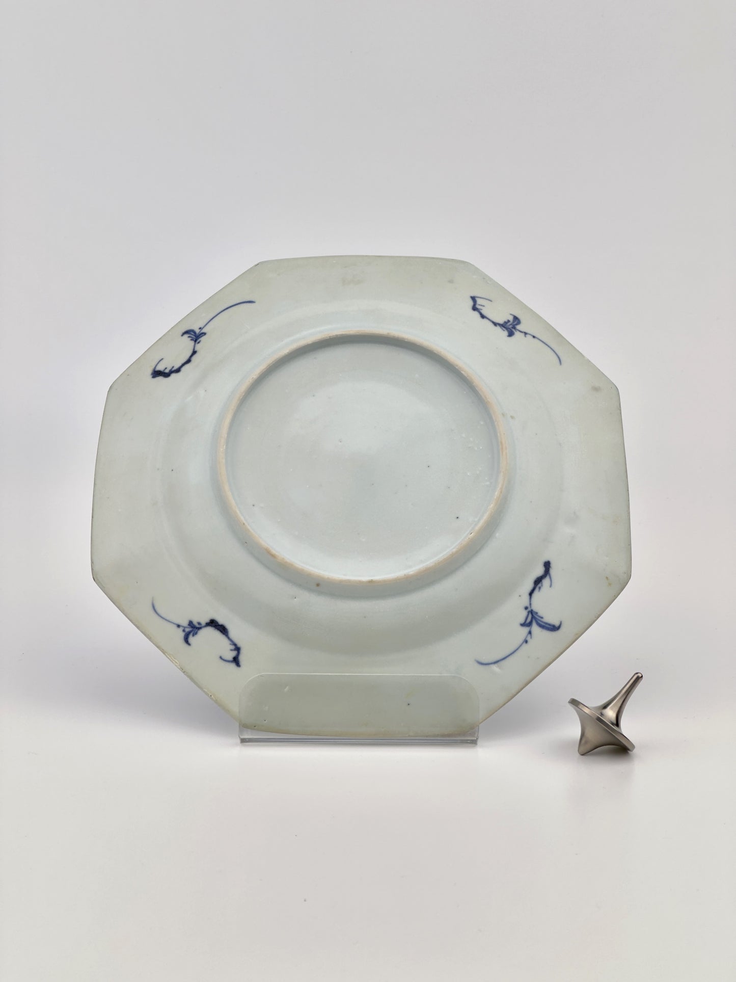 A BLUE AND WHITE LOTUS PATTERN DISH CIRCA 1725, QING DYNASTY, YONGZHENG REIGN (Ca Mau Ship)