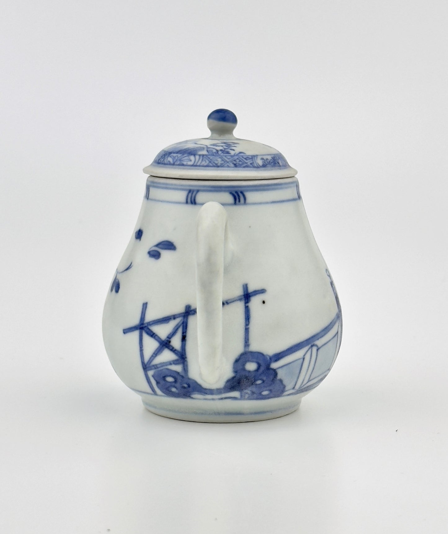 IMARI PAVILION PATTERN BLUE AND WHITE TEAPOT CIRCA 1725, QING DYNASTY, YONGZHENG REIGN