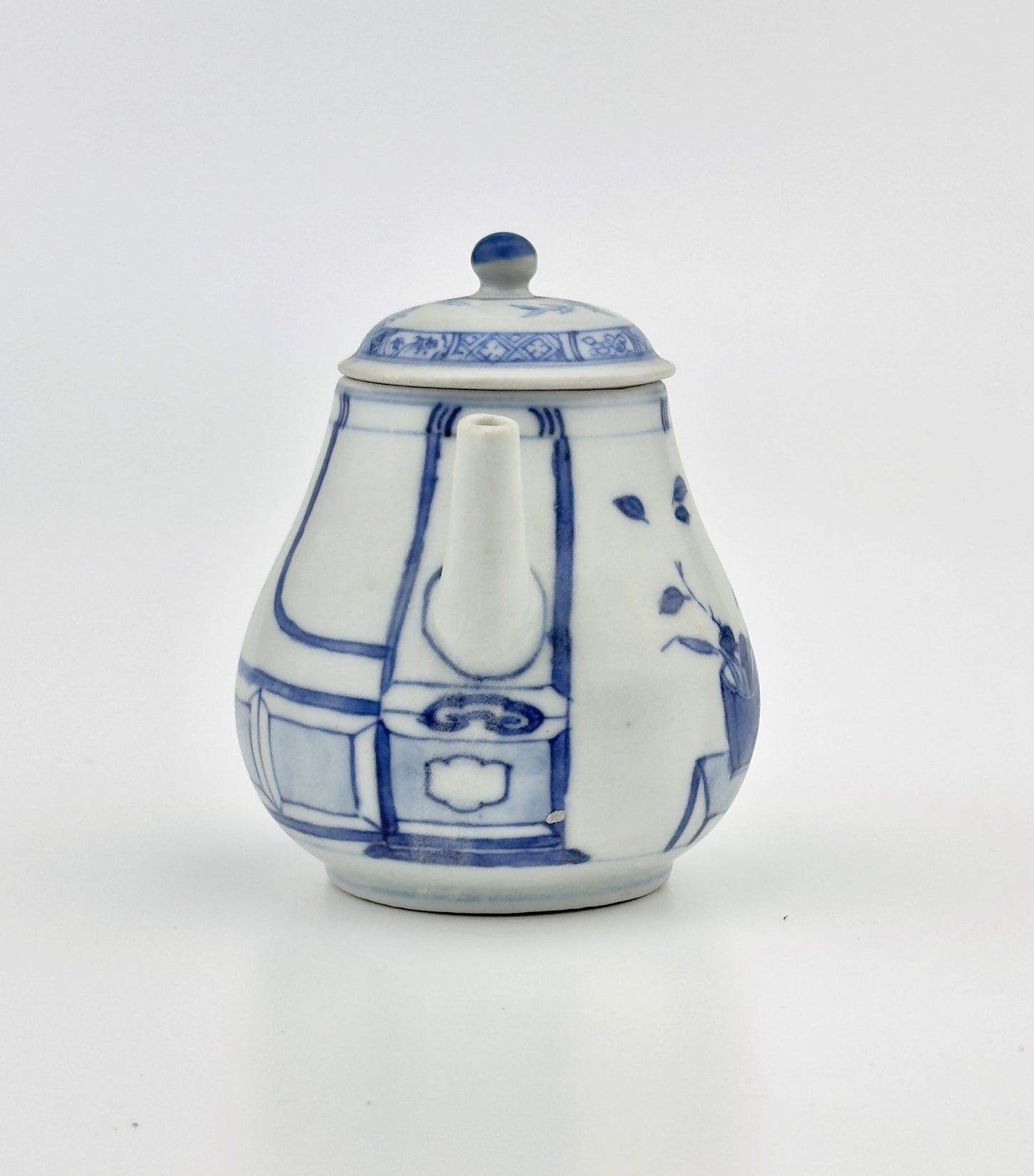 IMARI PAVILION PATTERN BLUE AND WHITE TEAPOT CIRCA 1725, QING DYNASTY, YONGZHENG REIGN