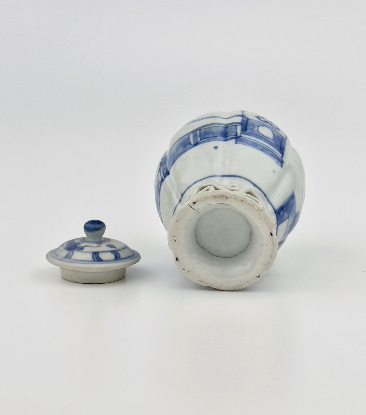 IMARI PAVILION PATTERN BLUE AND WHITE JAR CIRCA 1725, QING DYNASTY, YONGZHENG