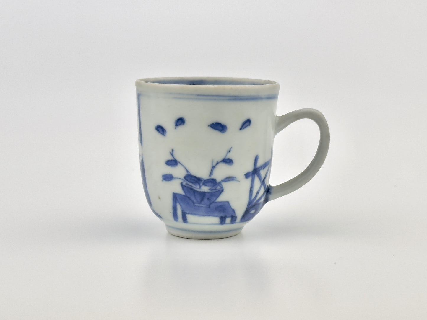 IMARI PAVILION PATTERN BLUE AND WHITE CUP CIRCA 1725, QING DYNASTY, YONGZHENG