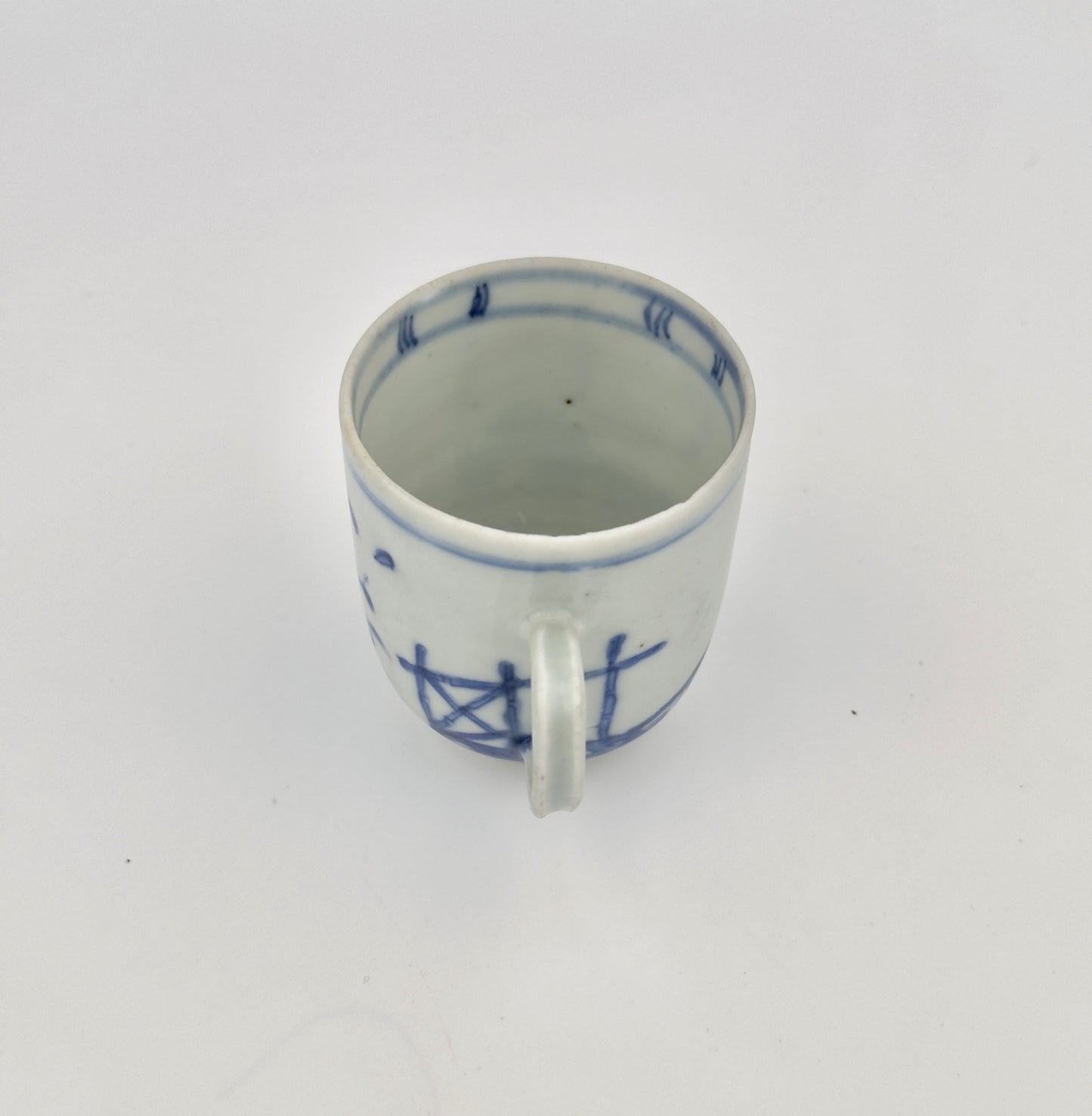 IMARI PAVILION PATTERN BLUE AND WHITE CUP CIRCA 1725, QING DYNASTY, YONGZHENG