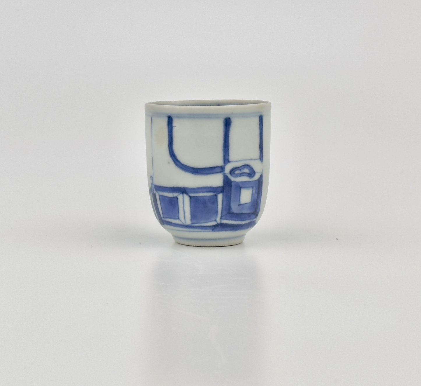 IMARI PAVILION PATTERN BLUE AND WHITE CUP CIRCA 1725, QING DYNASTY, YONGZHENG