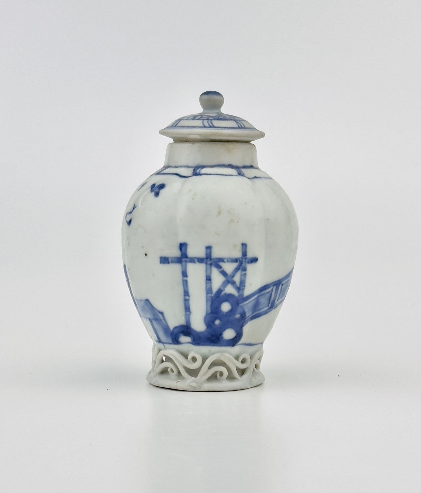 IMARI PAVILION PATTERN BLUE AND WHITE JAR CIRCA 1725, QING DYNASTY, YONGZHENG