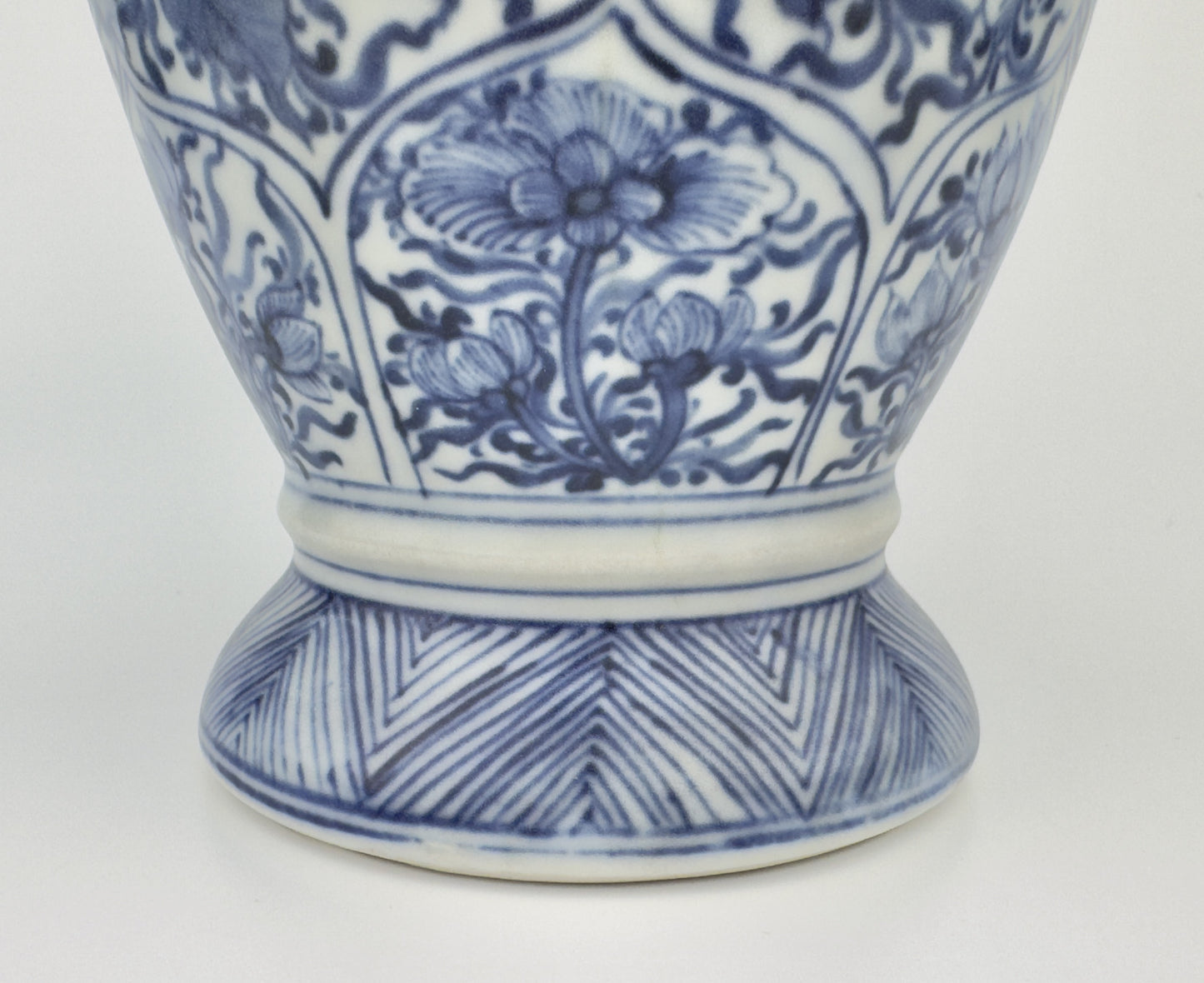 BALUSTER BLUE AND WHITE VASE, QING DYNASTY, KANGXI ERA, CIRCA 1690