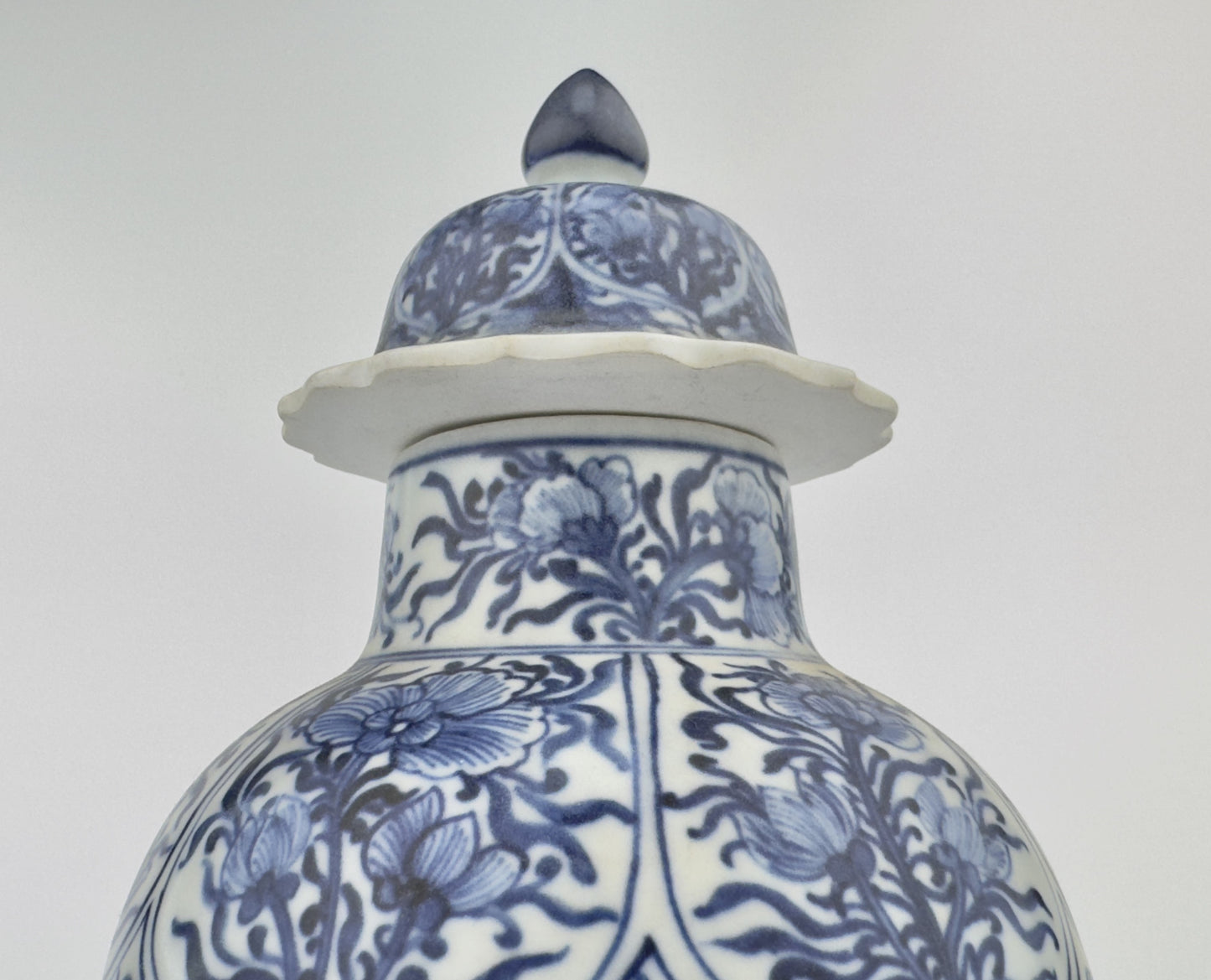 BALUSTER BLUE AND WHITE VASE, QING DYNASTY, KANGXI ERA, CIRCA 1690