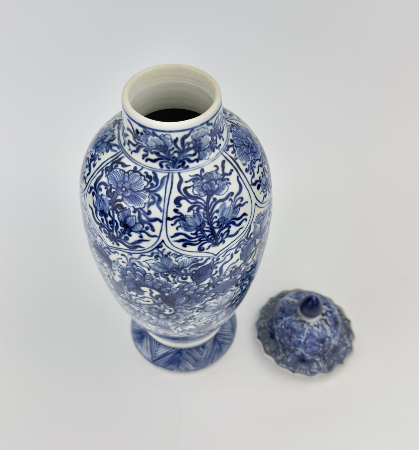 BALUSTER BLUE AND WHITE VASE, QING DYNASTY, KANGXI ERA, CIRCA 1690