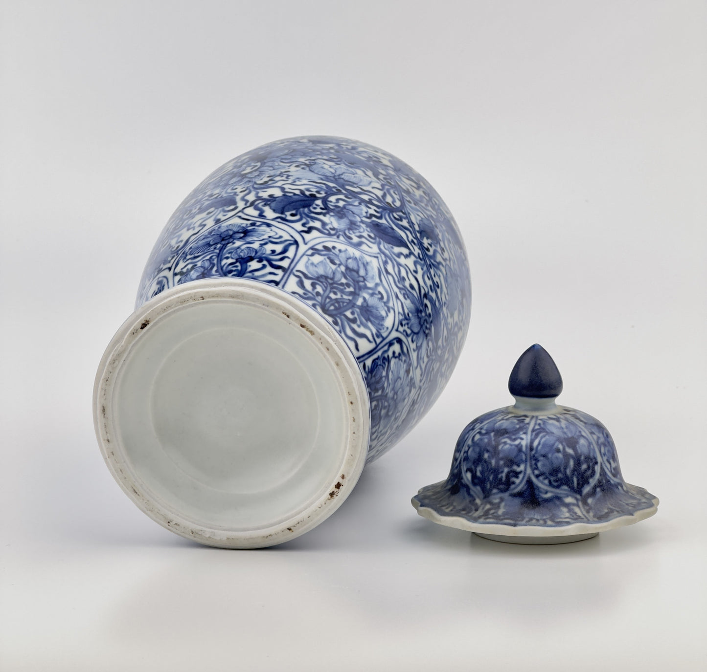 BALUSTER BLUE AND WHITE VASE, QING DYNASTY, KANGXI ERA, CIRCA 1690