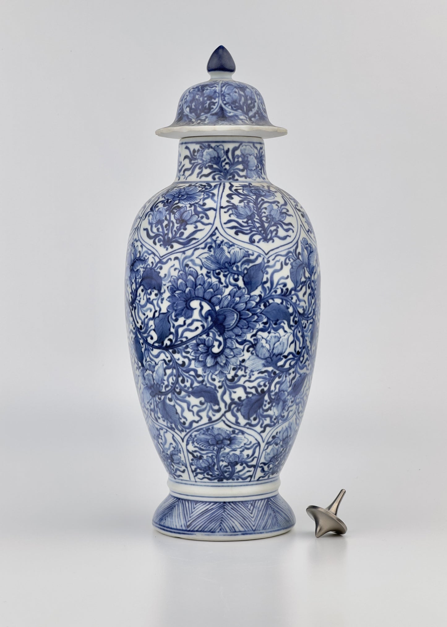 BALUSTER BLUE AND WHITE VASE, QING DYNASTY, KANGXI ERA, CIRCA 1690