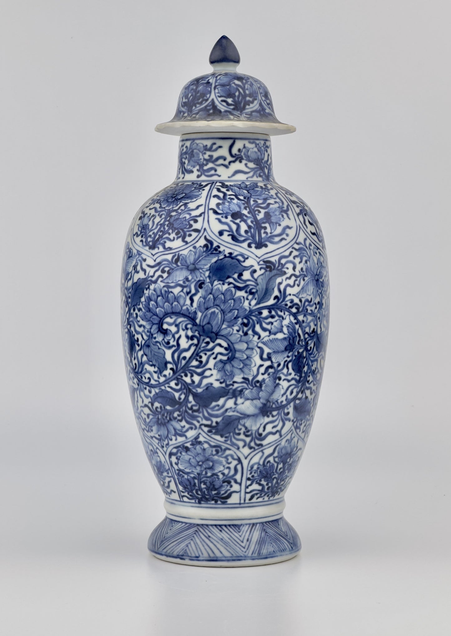 BALUSTER BLUE AND WHITE VASE, QING DYNASTY, KANGXI ERA, CIRCA 1690