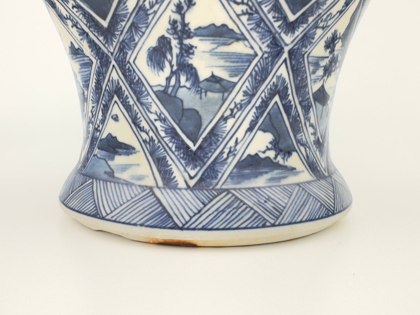 LARGE RARE 'RIVERSCAPE' BALUSTER VASE, QING DYNASTY, KANGXI, CIRCA 1690