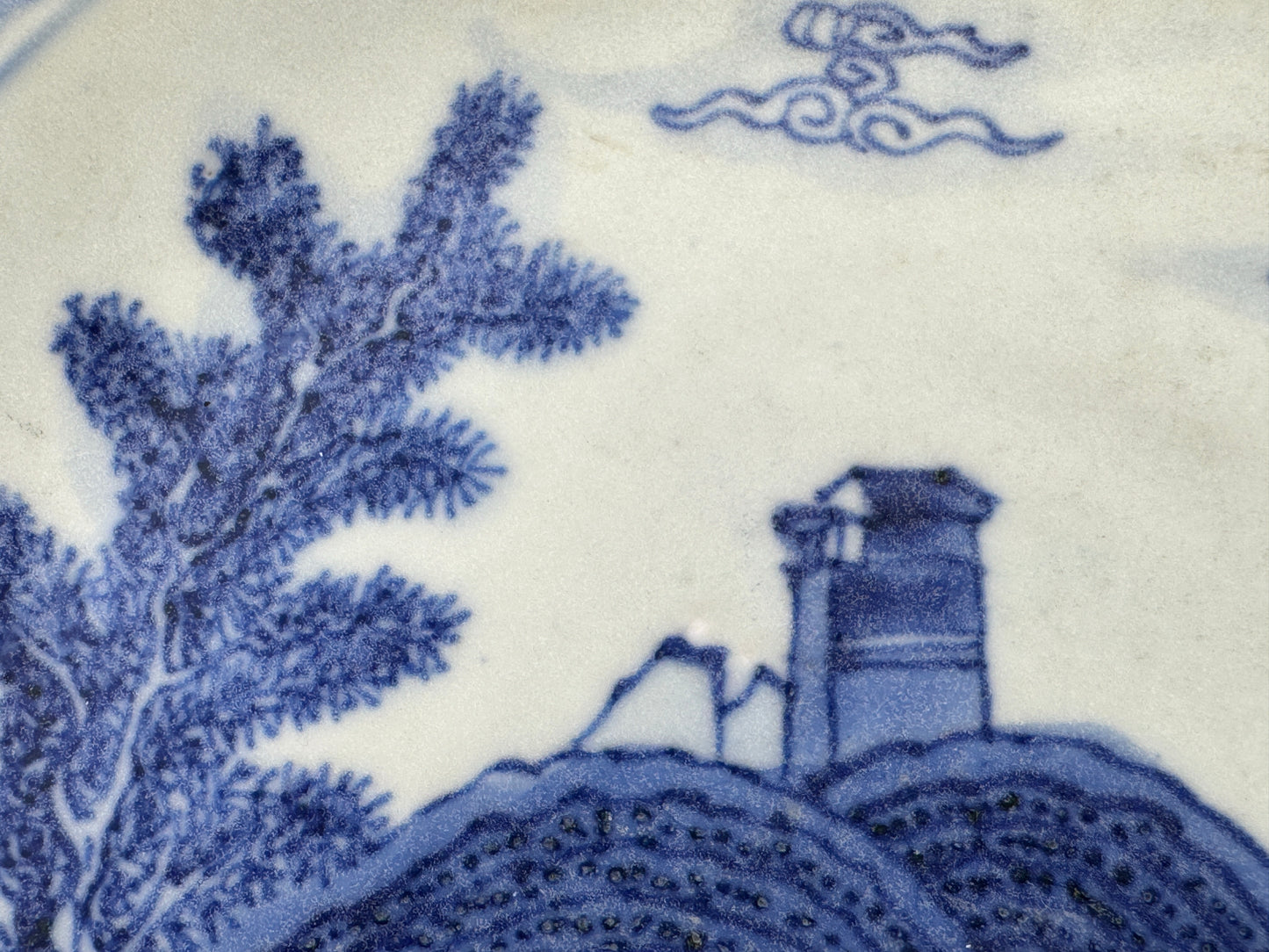 DESHIMA ISLAND PATTERN BLUE AND WHITE DISH CIRCA 1725, QING DYNASTY, YONGZHENG