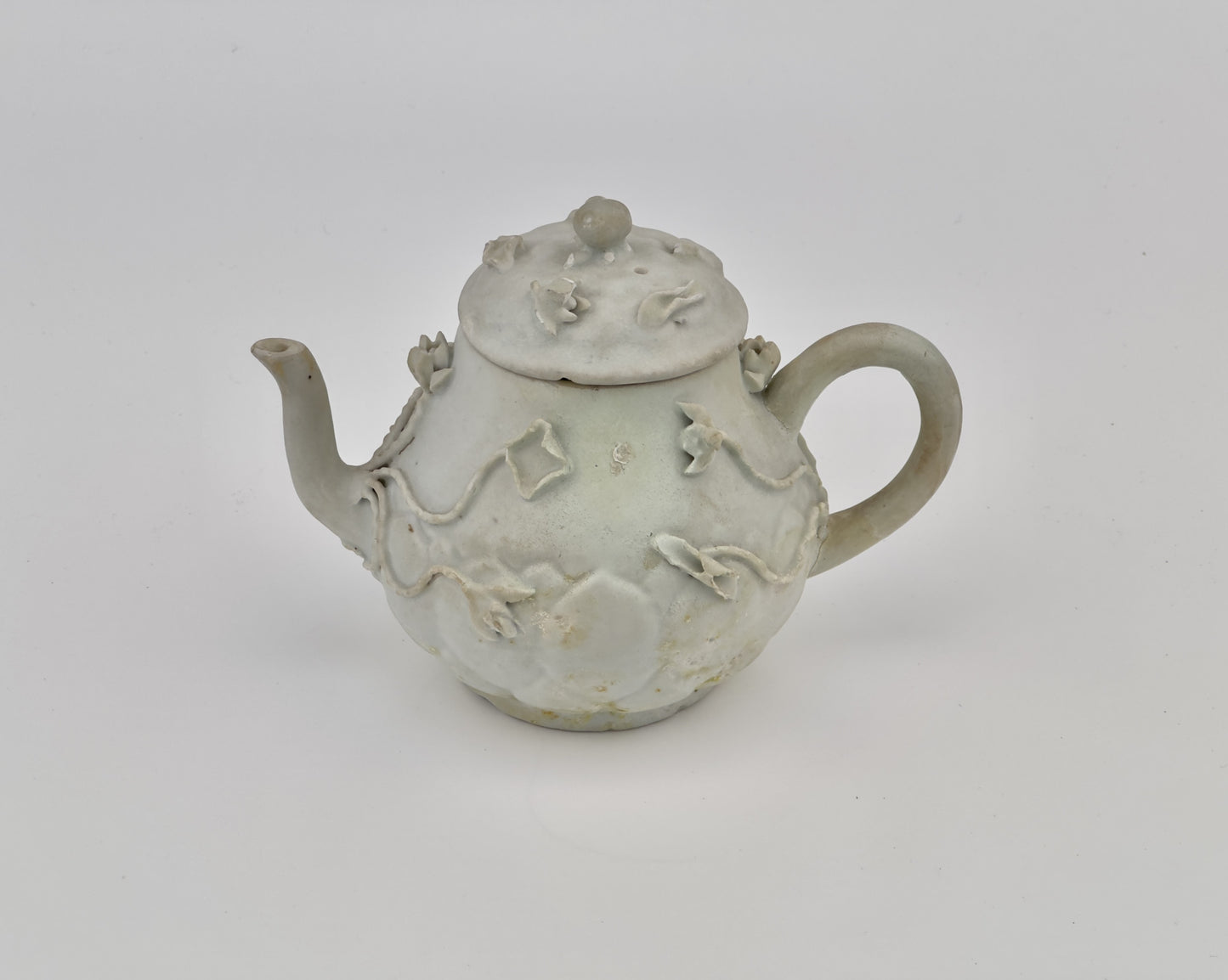 WHITE WITH OVERGLAZE ENAMEL TEAPOT CIRCA 1725, QING DYNASTY, YONGZHENG REIGN