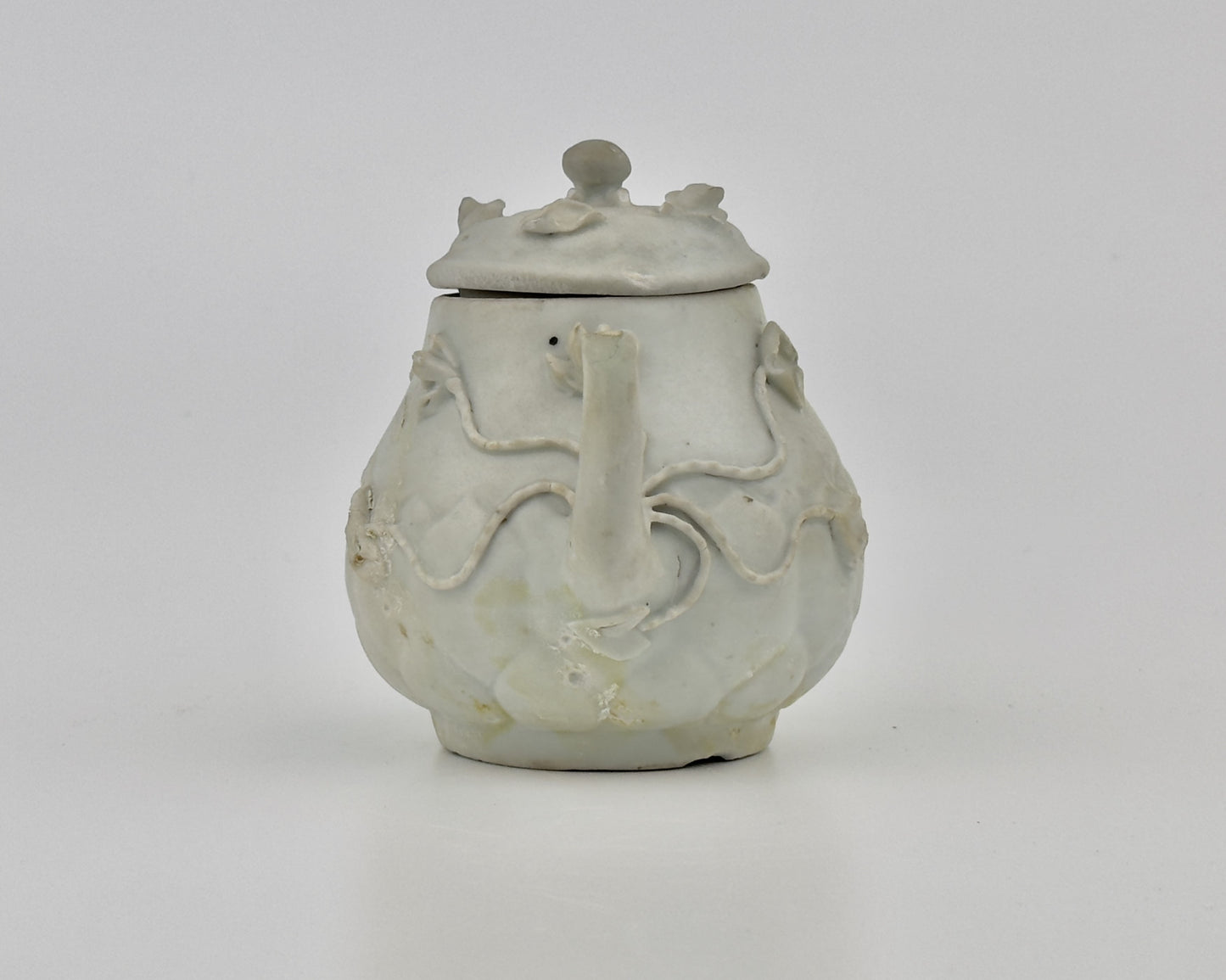 WHITE WITH OVERGLAZE ENAMEL TEAPOT CIRCA 1725, QING DYNASTY, YONGZHENG REIGN