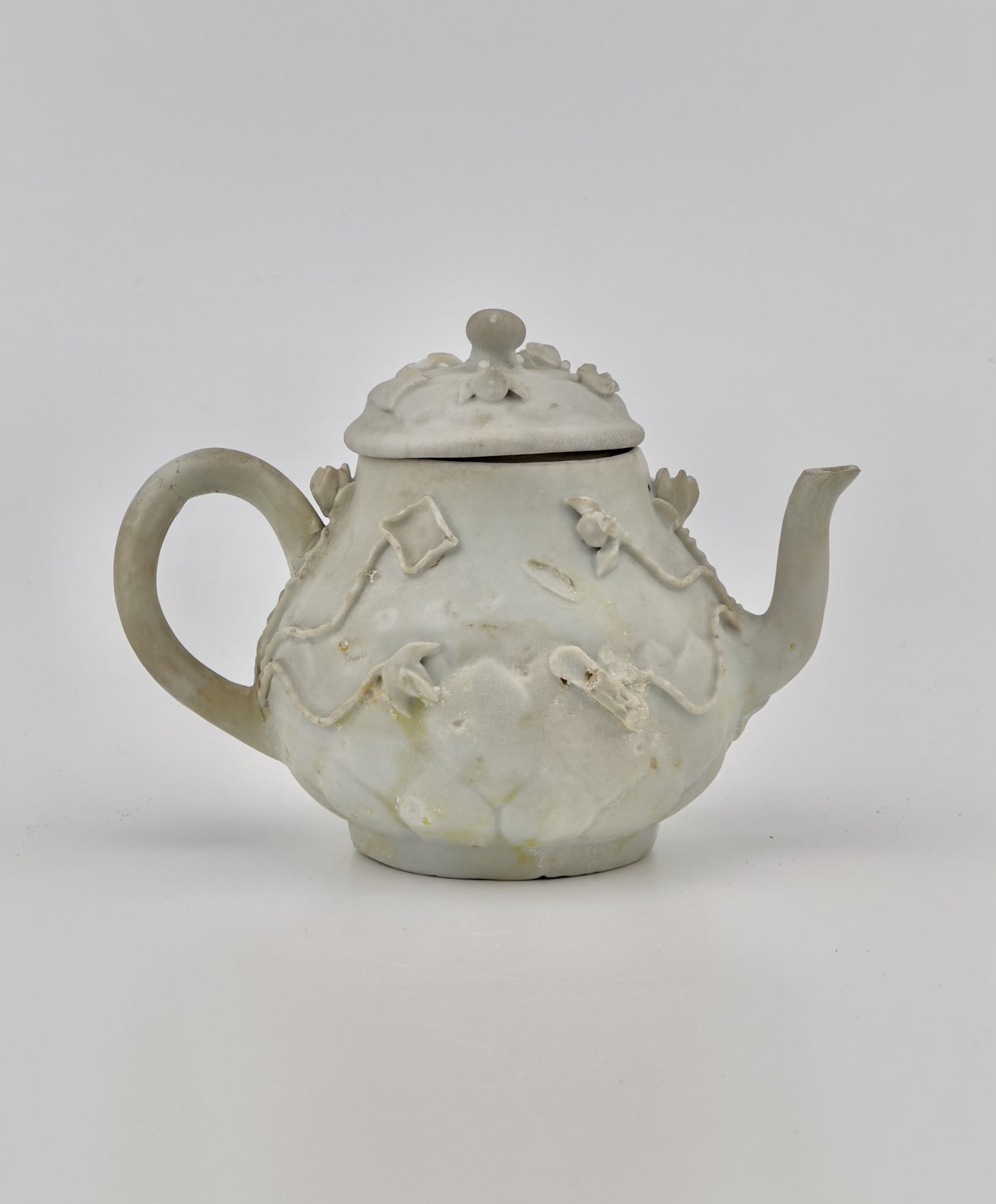 WHITE WITH OVERGLAZE ENAMEL TEAPOT CIRCA 1725, QING DYNASTY, YONGZHENG REIGN