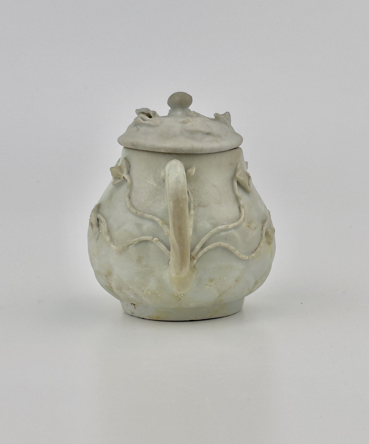 WHITE WITH OVERGLAZE ENAMEL TEAPOT CIRCA 1725, QING DYNASTY, YONGZHENG REIGN