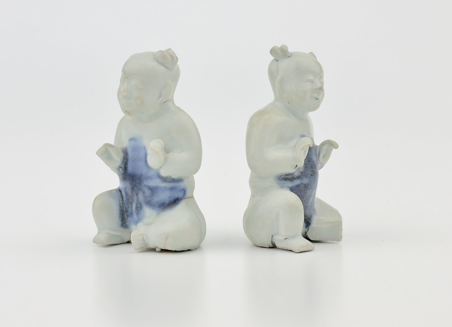 TWO FIGURINE OF SEATED BOYS, CIRCA 1725, QING DYNASTY, YONGZHENG REIGN