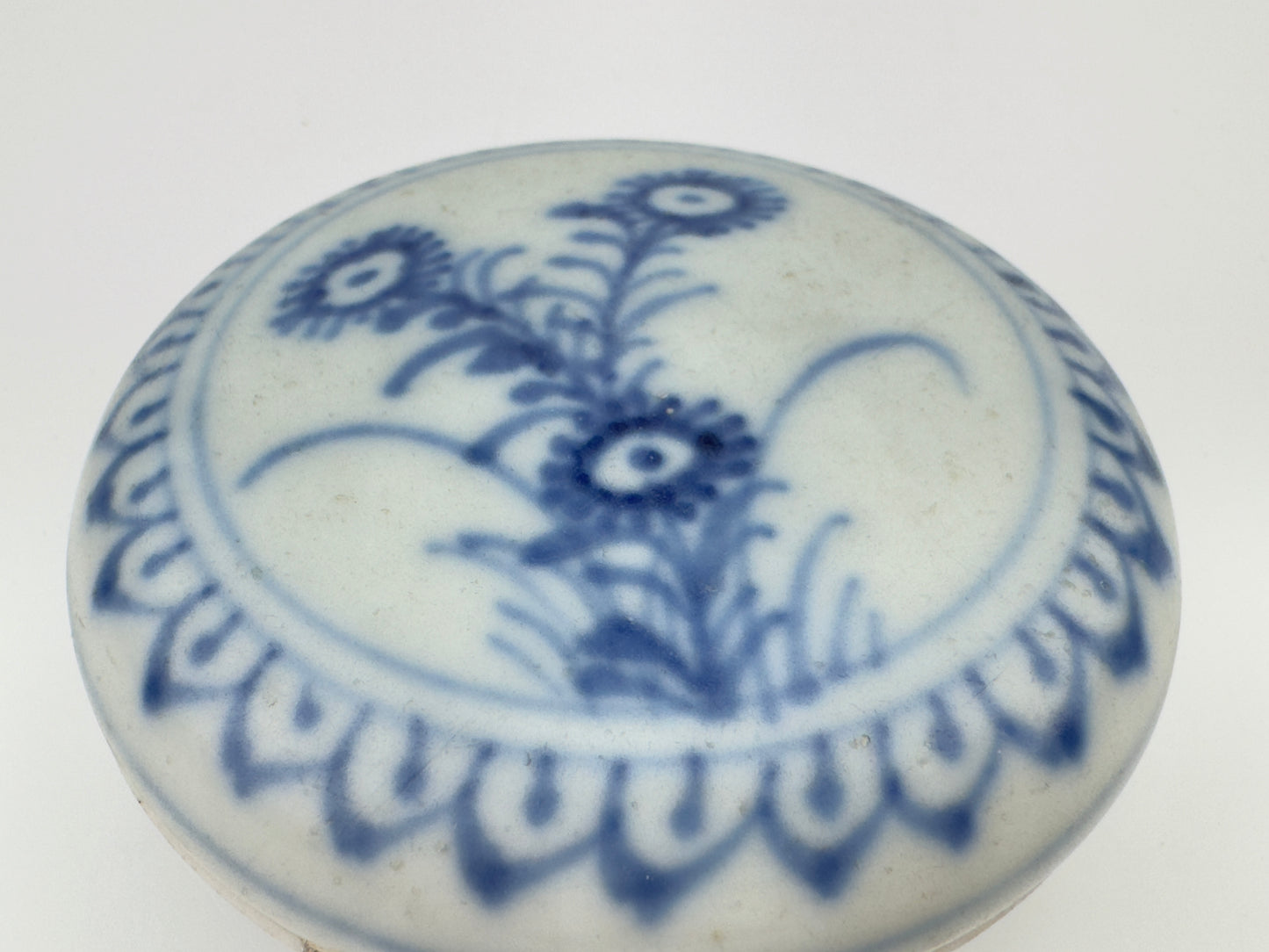 SMALL BLUE AND WHITE COSMETIC BOX AND COVER CIRCA 1725, QING DYNASTY, YONGZHENG REIGN