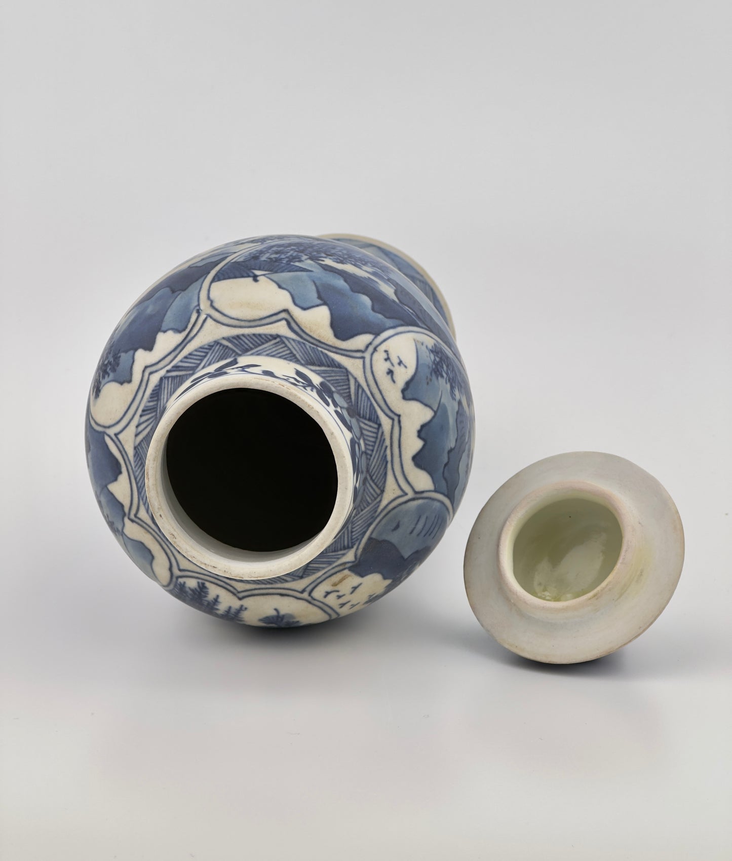 BALUSTER BLUE AND WHITE  VASE, QING DYNASTY, KANGXI ERA, CIRCA 1690